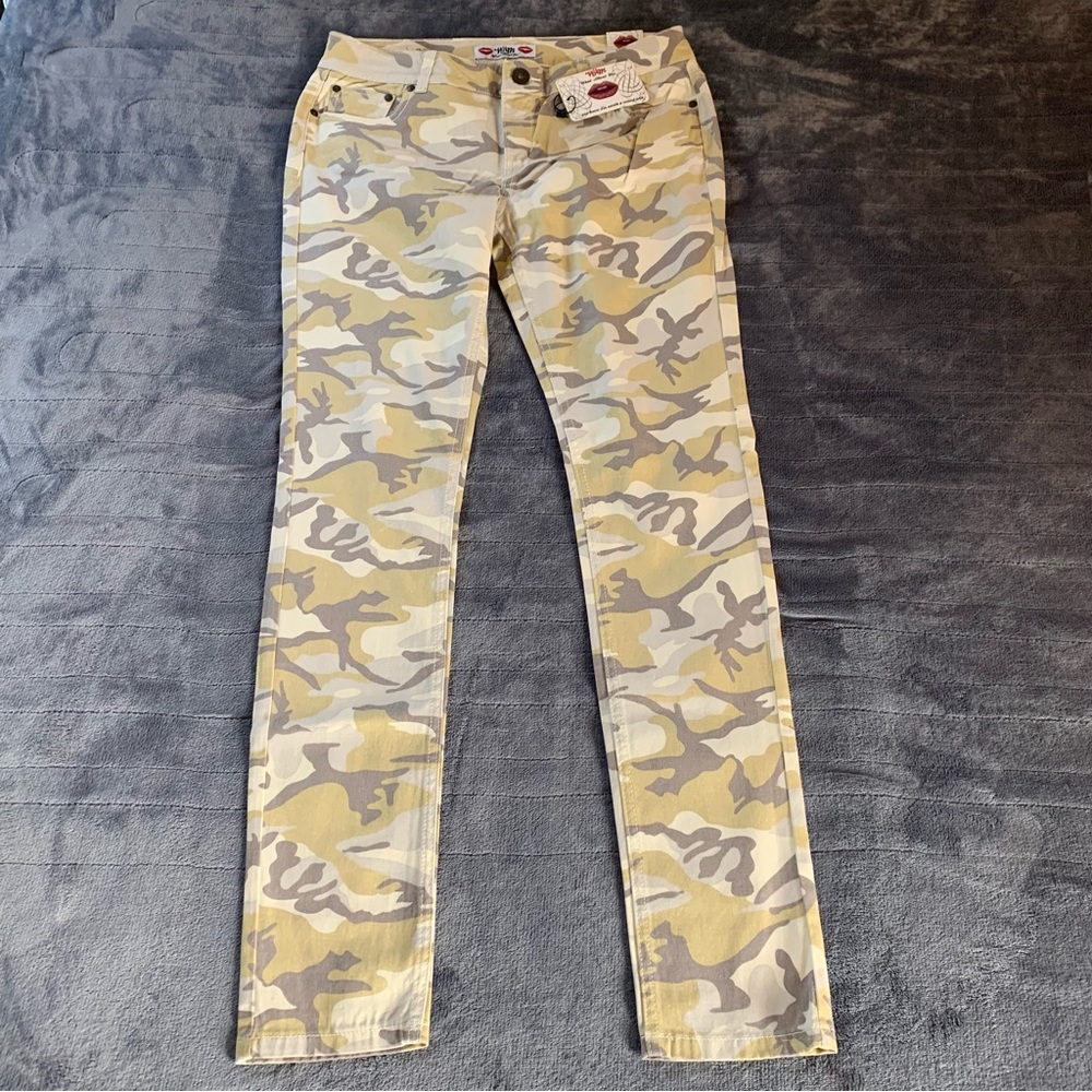 NWT What About Me Camo Pants Juniors Size 11/12 Low Rise 32 X 30.5 MSRP $69
